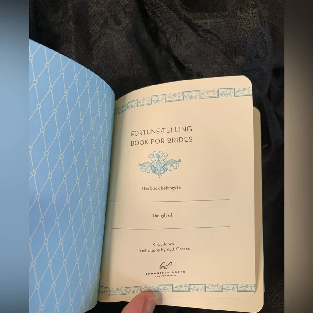 🌸Fortune-Telling Book for Brides - Picture 4 of 5